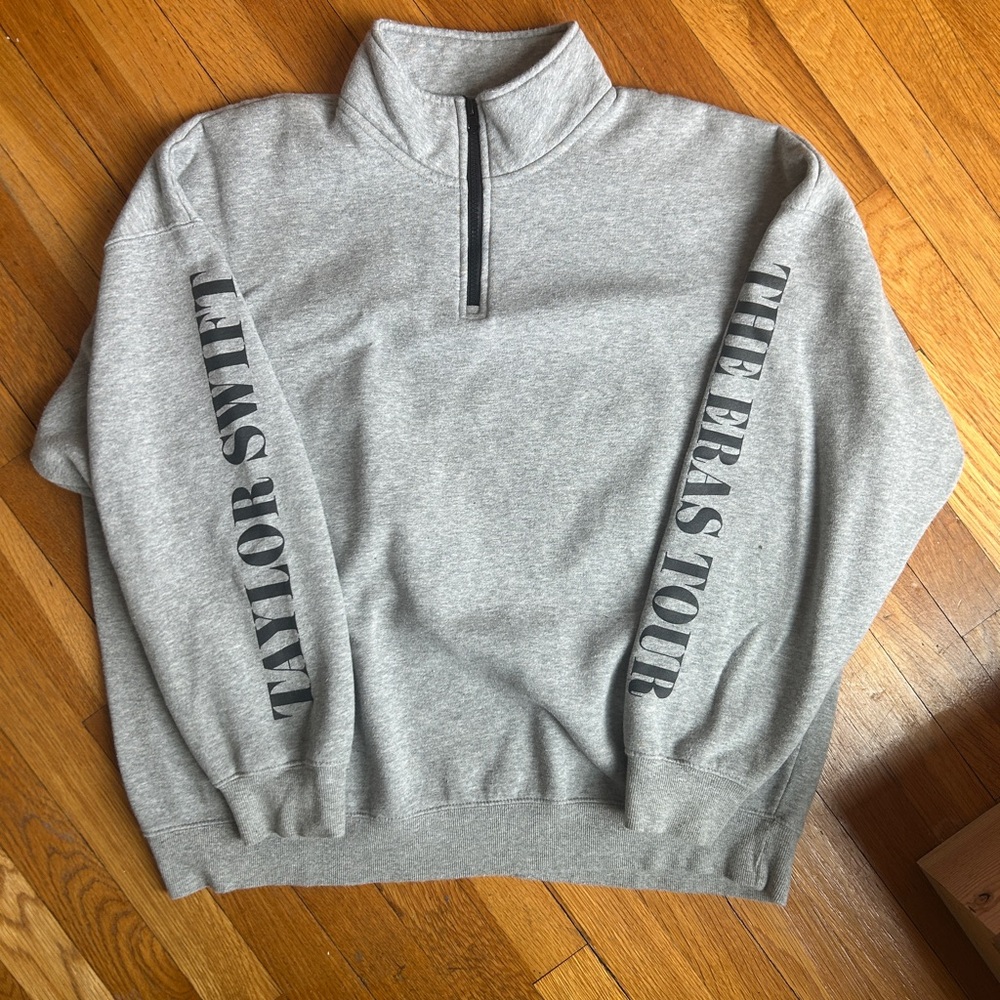 Taylor Swift Gray Sweatshirt with High Collar and Long Sleeves